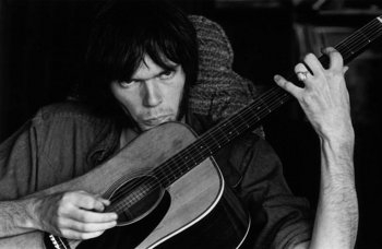 Neil_Young_at_Stephen_Stills___House__in_Studio_City_CA_1970_1.jpeg